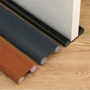 Door-gap-door-bottom
