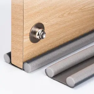 Door-gap-door-bottom